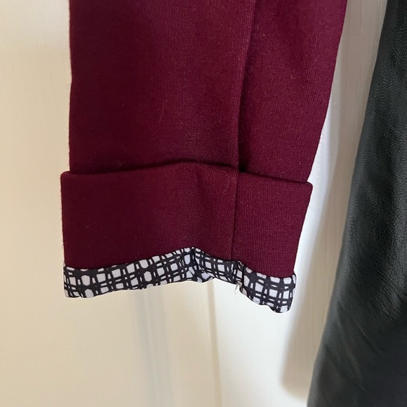 Burgundy Tristan blazer with faux leather detail and charming interior lining - Picture 6 of 7